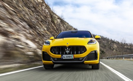 2023 Maserati Grecale Trofeo (Color: Giallo Corse) Front Wallpapers 450x275 (5)