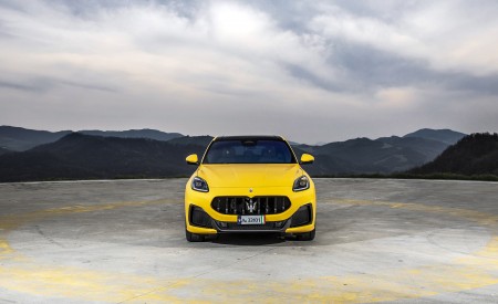 2023 Maserati Grecale Trofeo (Color: Giallo Corse) Front Wallpapers 450x275 (33)