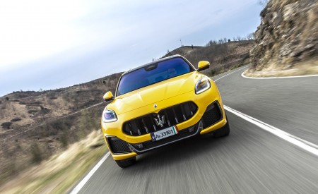 2023 Maserati Grecale Trofeo (Color: Giallo Corse) Front Wallpapers 450x275 (25)