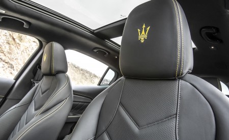 2023 Maserati Grecale Trofeo (Color: Giallo Corse) Panoramic Roof Wallpapers 450x275 (57)