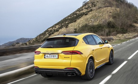 2023 Maserati Grecale Trofeo (Color: Giallo Corse) Rear Three-Quarter Wallpapers 450x275 (10)