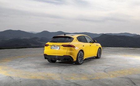2023 Maserati Grecale Trofeo (Color: Giallo Corse) Rear Wallpapers 450x275 (38)