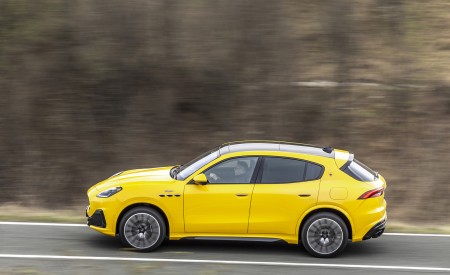 2023 Maserati Grecale Trofeo (Color: Giallo Corse) Side Wallpapers 450x275 (23)