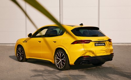 2023 Maserati Grecale Trofeo Rear Three-Quarter Wallpapers 450x275 (69)
