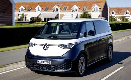 2024 Volkswagen ID. Buzz Front Three-Quarter Wallpapers  450x275 (114)