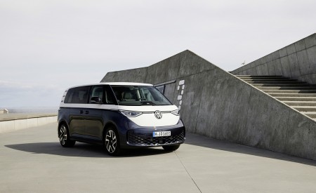 2024 Volkswagen ID. Buzz Front Three-Quarter Wallpapers 450x275 (129)