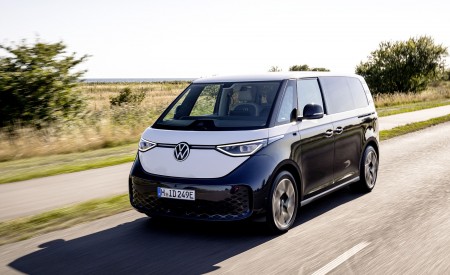 2024 Volkswagen ID. Buzz Front Three-Quarter Wallpapers 450x275 (118)