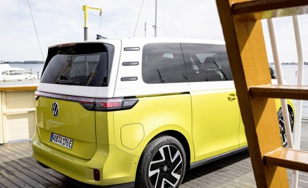2024 Volkswagen ID. Buzz Rear Three-Quarter Wallpapers  450x275 (19)