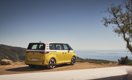 2024 Volkswagen ID. Buzz Rear Three-Quarter Wallpapers  450x275 (197)