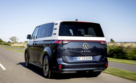 2024 Volkswagen ID. Buzz Rear Three-Quarter Wallpapers  450x275 (120)