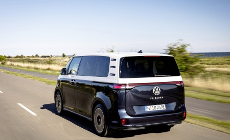 2024 Volkswagen ID. Buzz Rear Three-Quarter Wallpapers  450x275 (121)