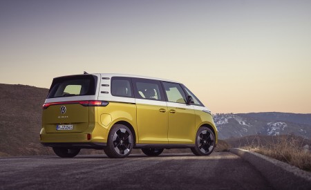 2024 Volkswagen ID. Buzz Rear Three-Quarter Wallpapers 450x275 (217)