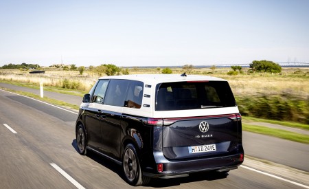 2024 Volkswagen ID. Buzz Rear Three-Quarter Wallpapers 450x275 (122)
