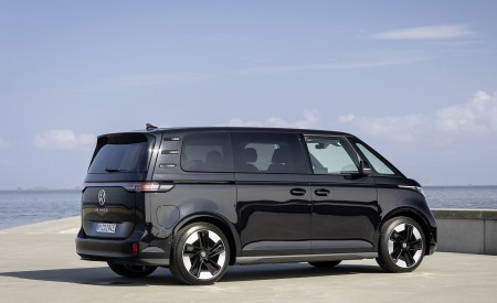 2024 Volkswagen ID. Buzz Rear Three-Quarter Wallpapers 450x275 (158)