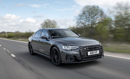2022 Audi S8 (UK-Spec) Front Three-Quarter Wallpapers 450x275 (4)