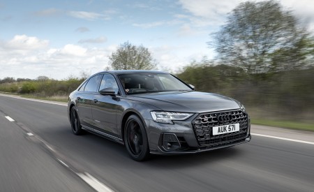2022 Audi S8 (UK-Spec) Front Three-Quarter Wallpapers 450x275 (7)