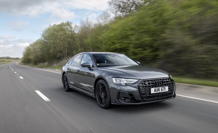 2022 Audi S8 (UK-Spec) Front Three-Quarter Wallpapers 450x275 (5)