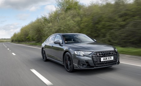 2022 Audi S8 (UK-Spec) Front Three-Quarter Wallpapers  450x275 (6)