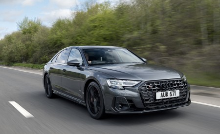 2022 Audi S8 (UK-Spec) Front Three-Quarter Wallpapers 450x275 (2)