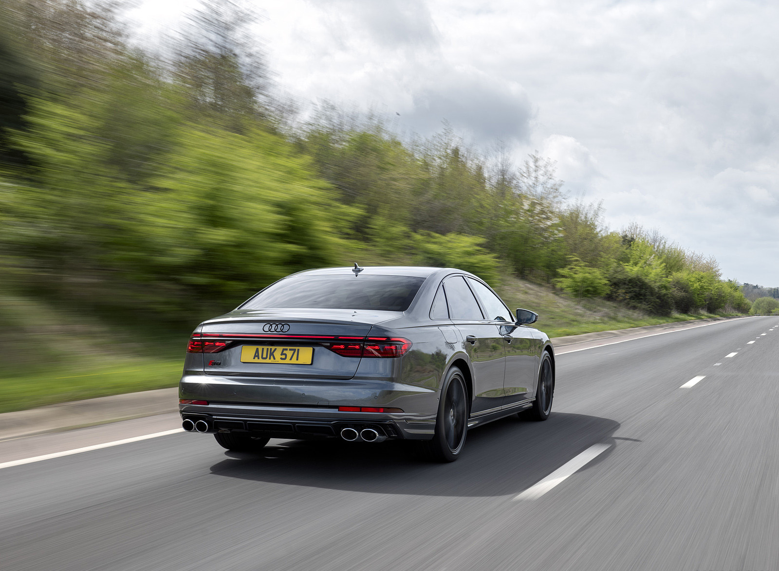 2022 Audi S8 (UK-Spec) Rear Wallpapers (12)