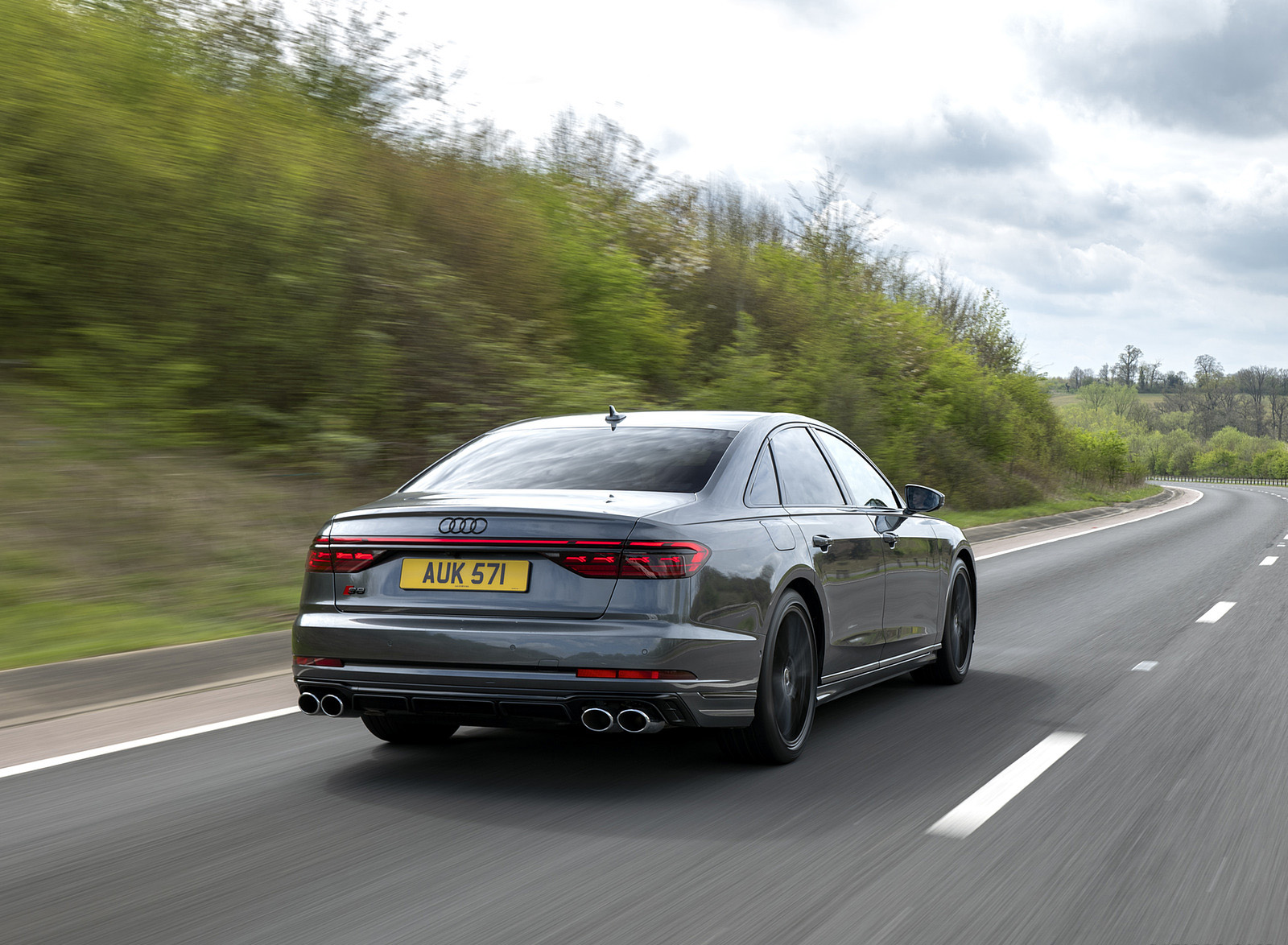 2022 Audi S8 (UK-Spec) Rear Wallpapers (13)