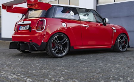 2022 MINI John Cooper Works 24h Nürburgring Rear Three-Quarter Wallpapers 450x275 (9)