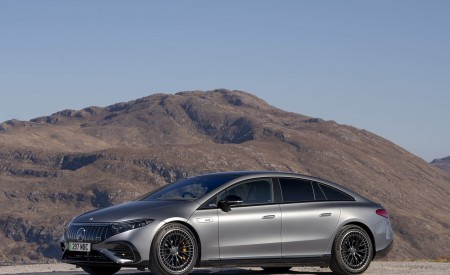 2022 Mercedes-AMG EQS 53 (UK-Spec) Front Three-Quarter Wallpapers  450x275 (25)