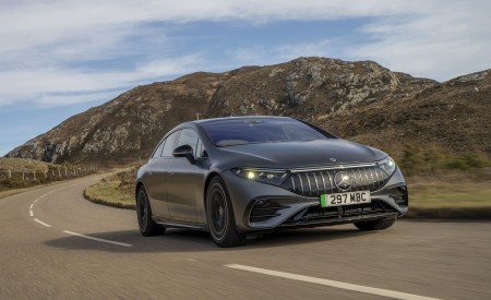 2022 Mercedes-AMG EQS 53 (UK-Spec) Front Three-Quarter Wallpapers 450x275 (2)