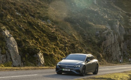 2022 Mercedes-AMG EQS 53 (UK-Spec) Front Three-Quarter Wallpapers 450x275 (22)