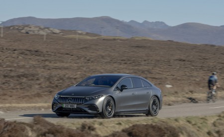 2022 Mercedes-AMG EQS 53 (UK-Spec) Front Three-Quarter Wallpapers 450x275 (9)