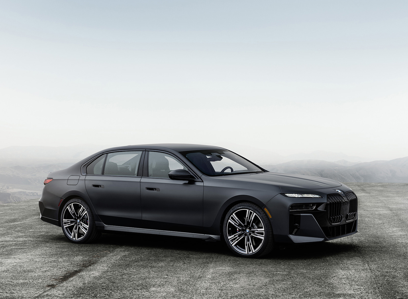 2023 BMW 7 Series 760i xDrive Front Three-Quarter Wallpapers (15)