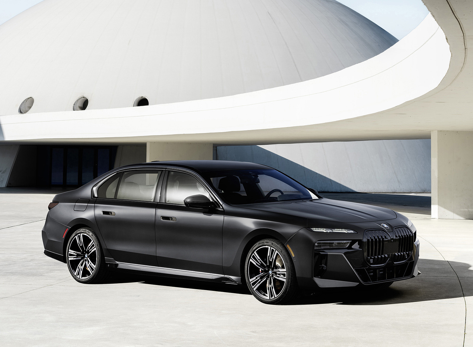 2023 BMW 7 Series 760i xDrive Front Three-Quarter Wallpapers (10)