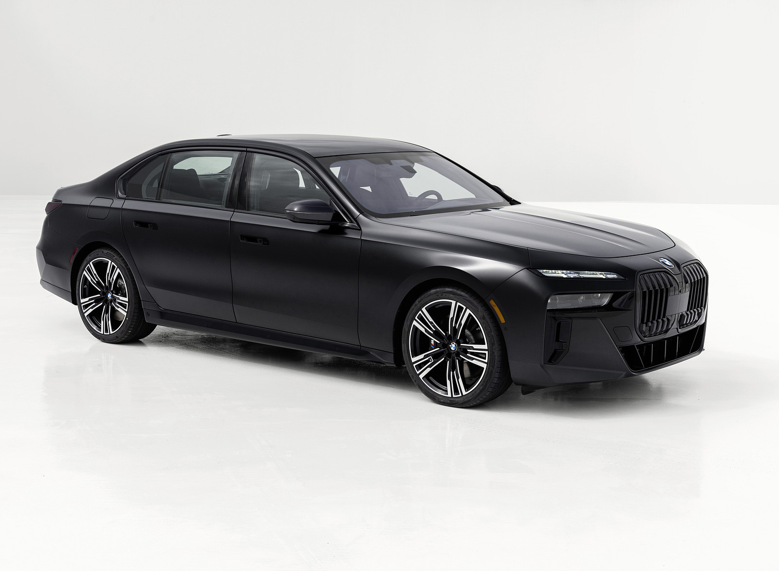 2023 BMW 7 Series 760i xDrive Front Three-Quarter Wallpapers (11)