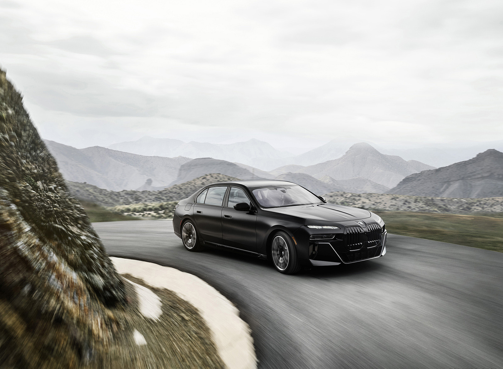 2023 BMW 7 Series 760i xDrive Front Three-Quarter Wallpapers (5)