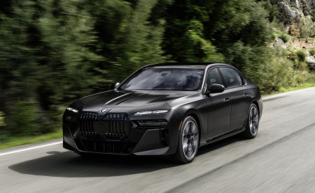 2023 BMW 7 Series 760i xDrive Front Three-Quarter Wallpapers 450x275 (8)