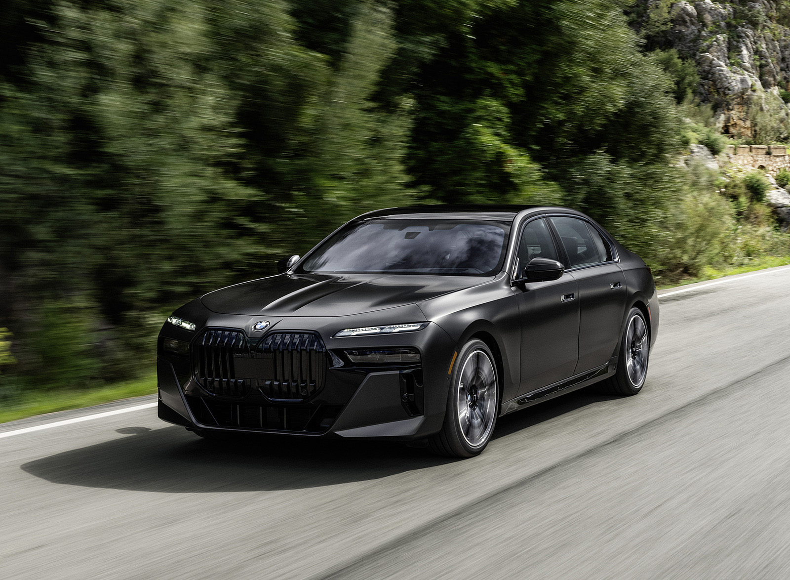 2023 BMW 7 Series 760i xDrive Front Three-Quarter Wallpapers (8)