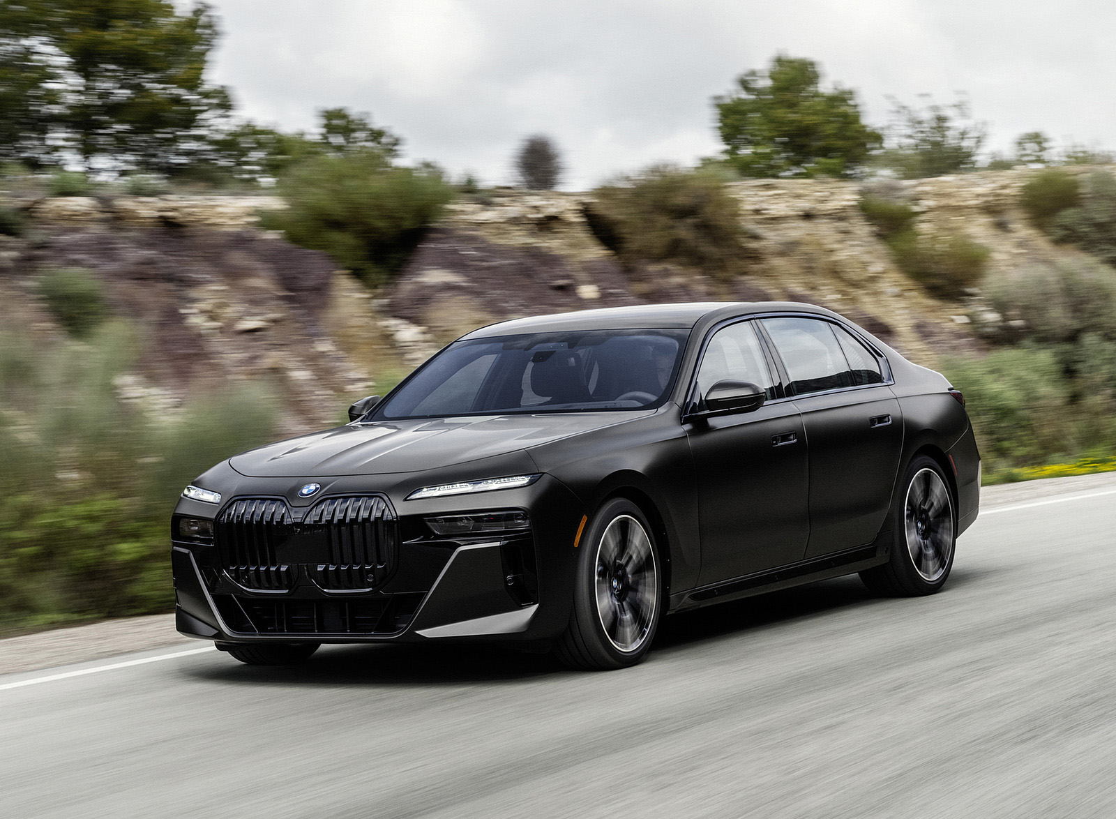 2023 BMW 7 Series 760i xDrive Front Three-Quarter Wallpapers (1)