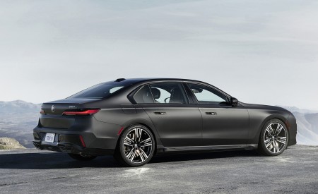 2023 BMW 7 Series 760i xDrive Rear Three-Quarter Wallpapers 450x275 (21)