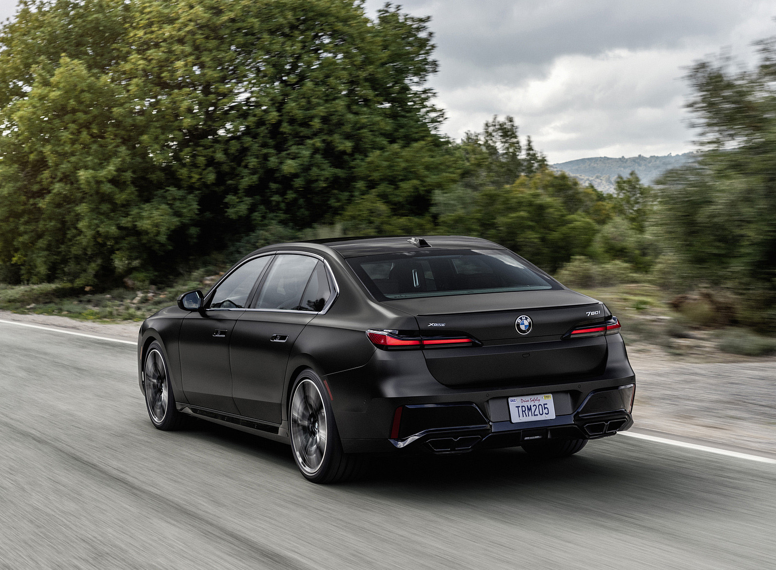 2023 BMW 7 Series 760i xDrive Rear Three-Quarter Wallpapers (2)