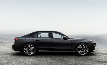 2023 BMW 7 Series 760i xDrive Side Wallpapers 450x275 (23)