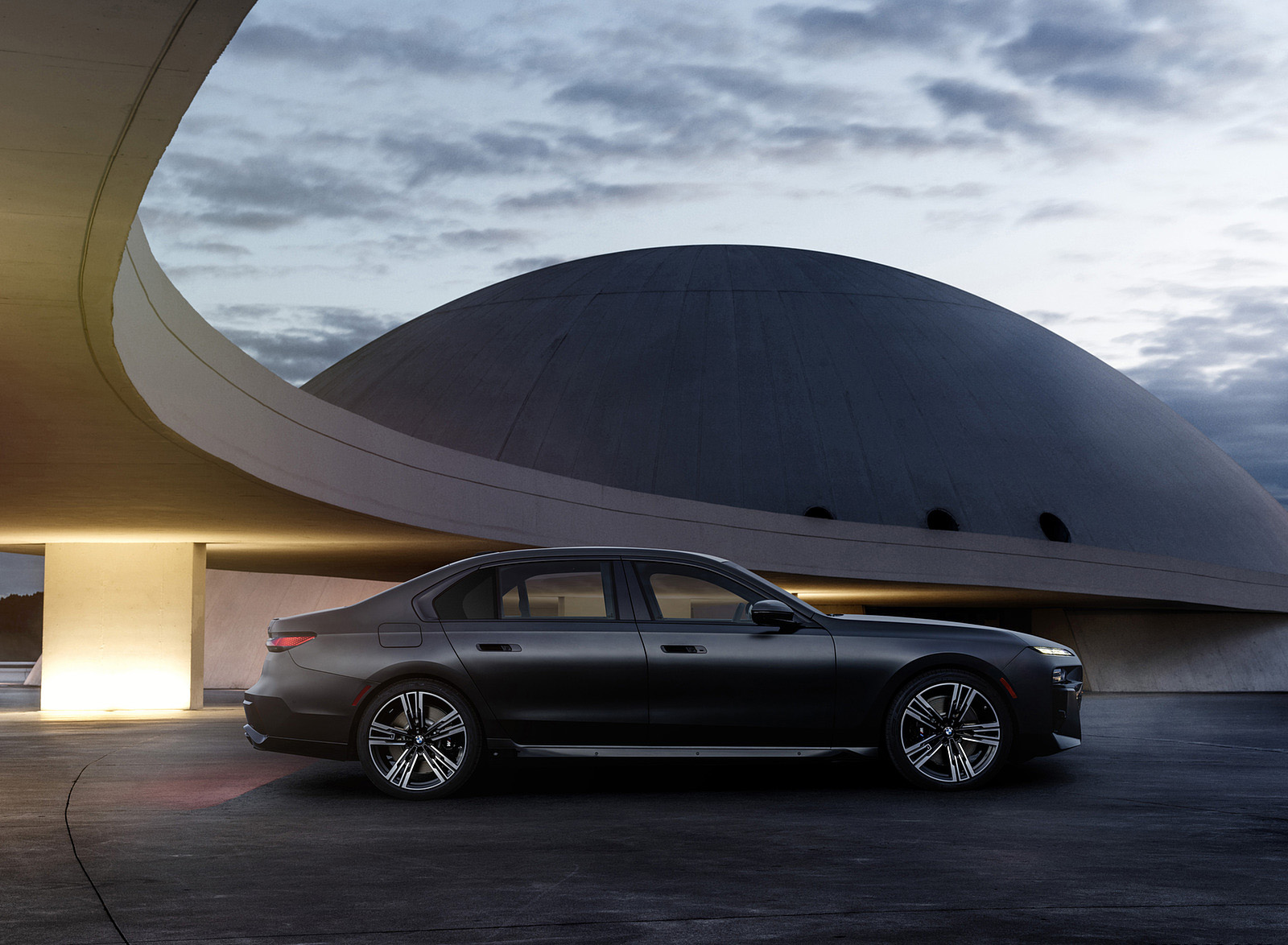 2023 BMW 7 Series 760i xDrive Side Wallpapers (14)