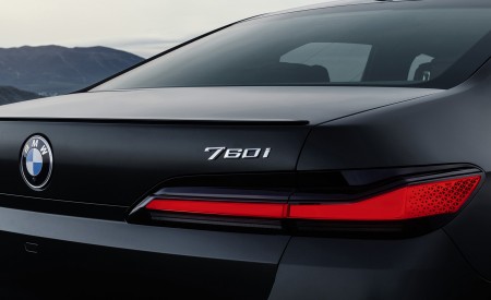 2023 BMW 7 Series 760i xDrive Tail Light Wallpapers 450x275 (32)