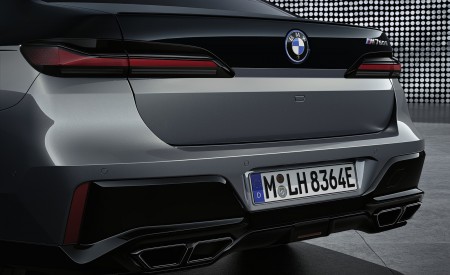 2023 BMW M760e xDrive Detail Wallpapers 450x275 (60)