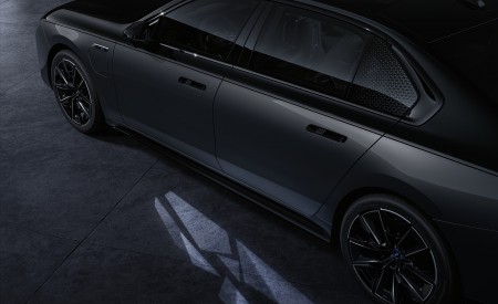 2023 BMW M760e xDrive Detail Wallpapers 450x275 (59)