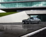 2023 BMW M760e xDrive Front Three-Quarter Wallpapers 150x120 (49)