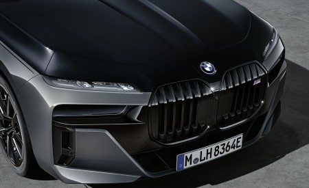 2023 BMW M760e xDrive Front Wallpapers 450x275 (53)