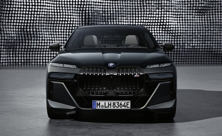 2023 BMW M760e xDrive Front Wallpapers 450x275 (49)
