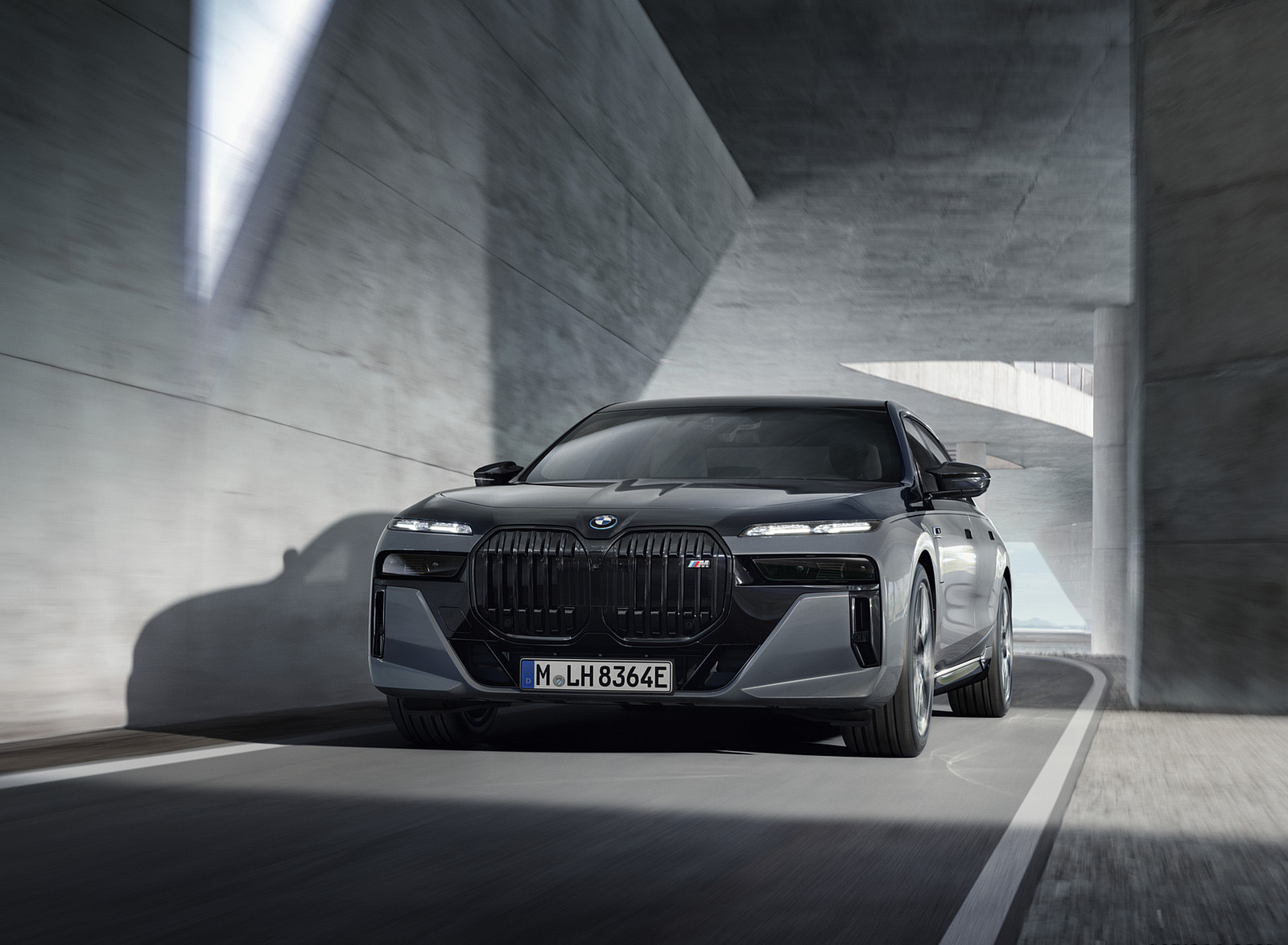 2023 BMW M760e xDrive Front Wallpapers (6)