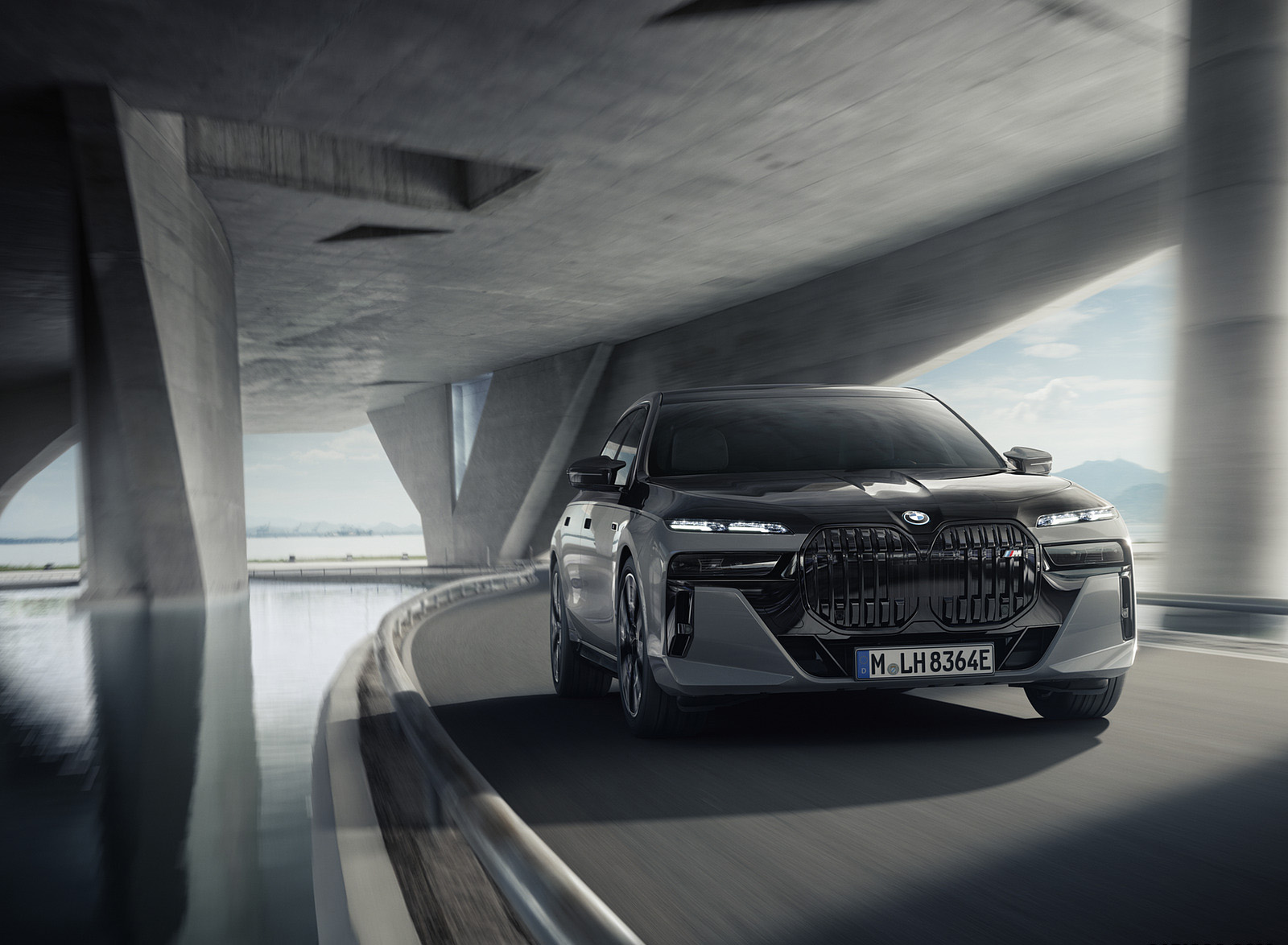 2023 BMW M760e xDrive Front Wallpapers (9)