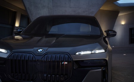 2023 BMW M760e xDrive Headlight Wallpapers 450x275 (54)